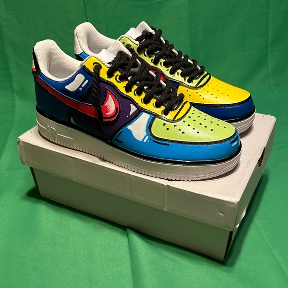 Nike - Picture 2 of 8